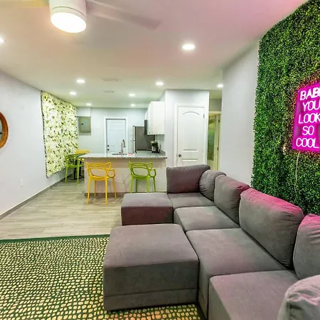 Garden-Inspired Stay, Walk To Bay & Downtown